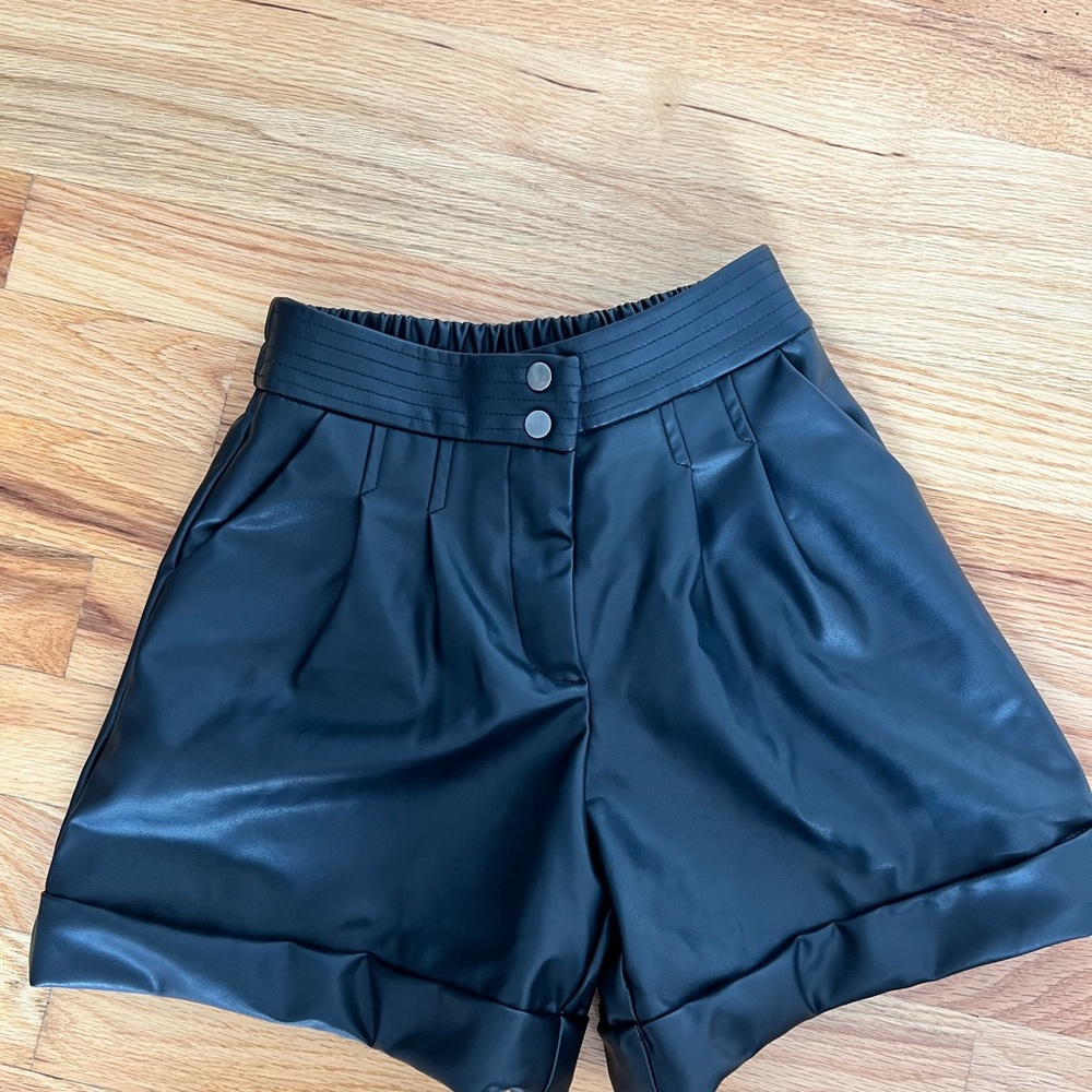 Zara Faux leather shorts 8
